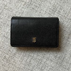 BURBERRY
Calfskin Jessie Chain Card Case  black leather